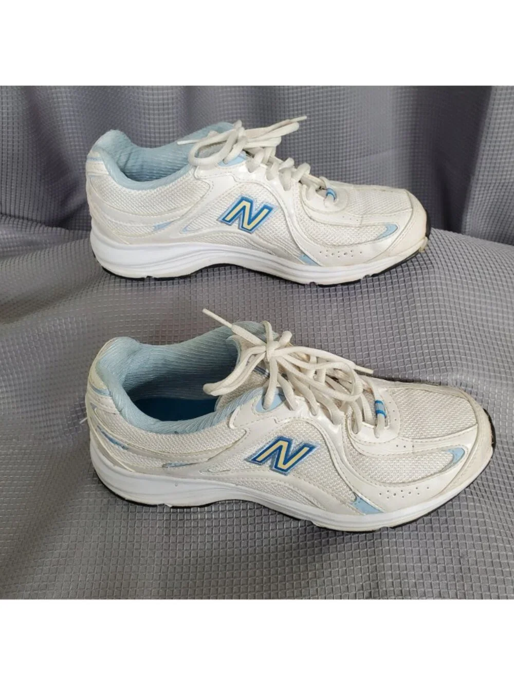 New Balance Womens 494 Size 8.5 Walking Shoes White Blue Comfort Lightweight - Picture 2 of 10